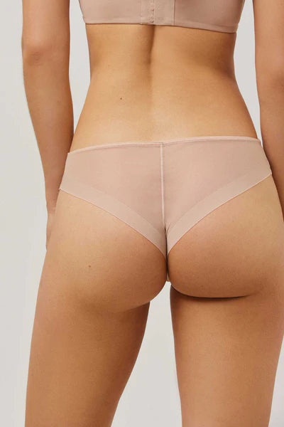 Cueca brasileira em tule