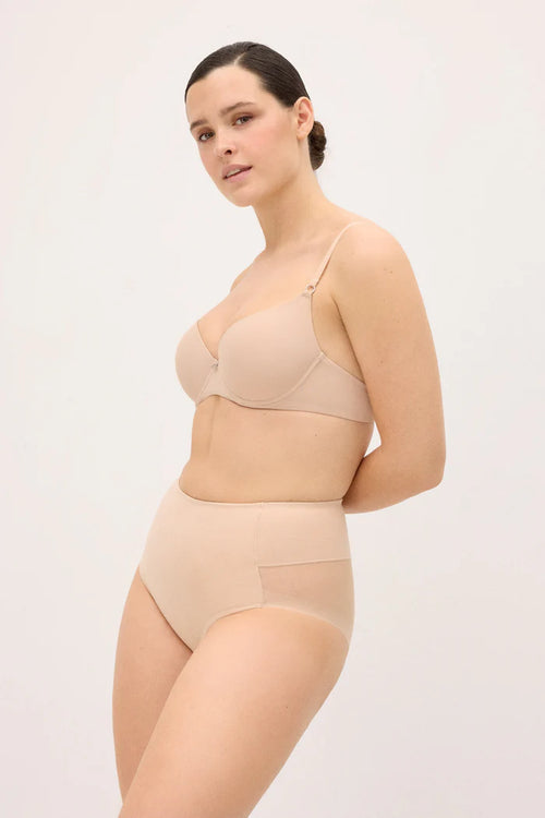 Cueca modeladora de algodão com tule, compressão ligeira