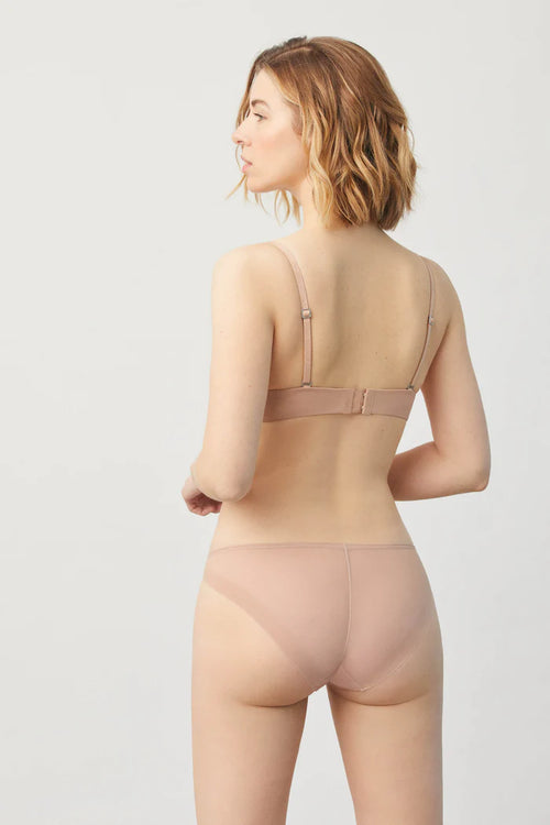 Cueca clássica em tule invisível