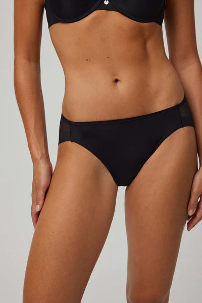 Cueca clássica em tule invisível