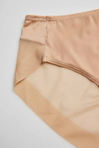 Cueca de cobertura total em tule invisível