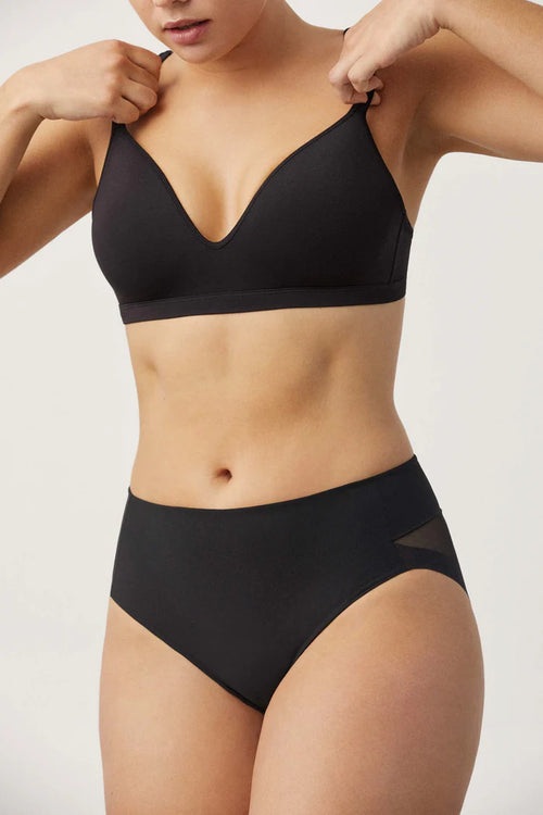 Cueca redutora em tule preto de média compressão