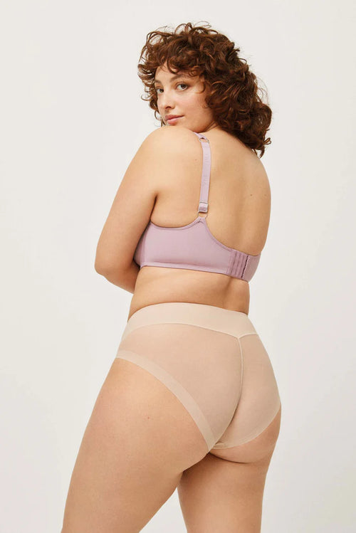 Cueca redutora em tule preto de média compressão