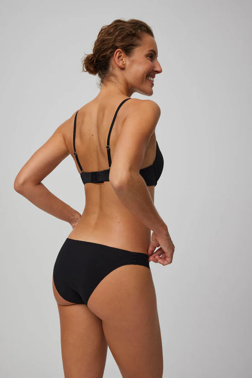 Cueca brasileira de corte a laser invisível