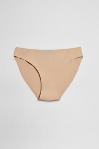 Cueca brasileira de corte a laser invisível