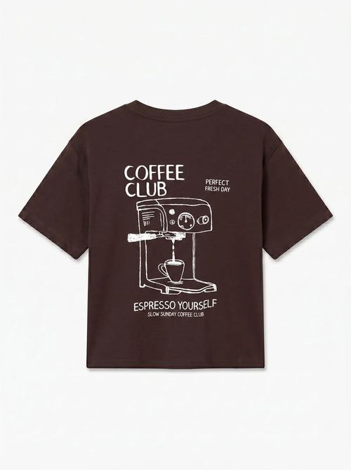 T-shirt castanha Coffee Club com estampado de máquina de café nas costas