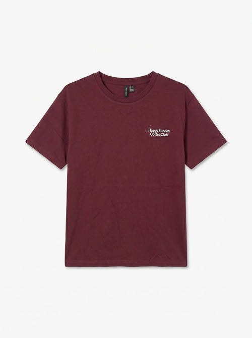 T-shirt roxa de manga curta com lettering Happy Sunday Coffee Club, vista de frente