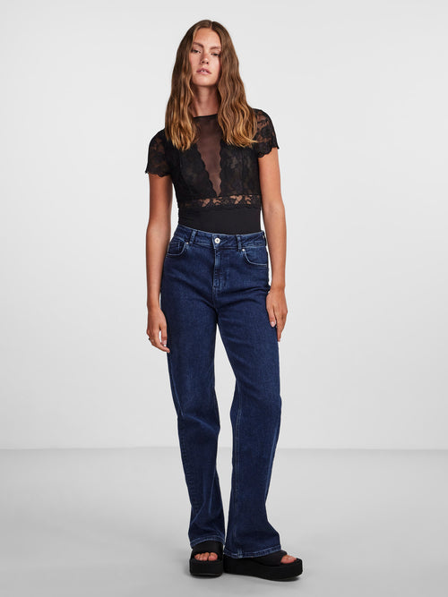 Body Preto com Renda e Detalhes em Mesh