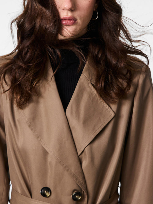 Trench Coat com Cinto e Botões Duplos