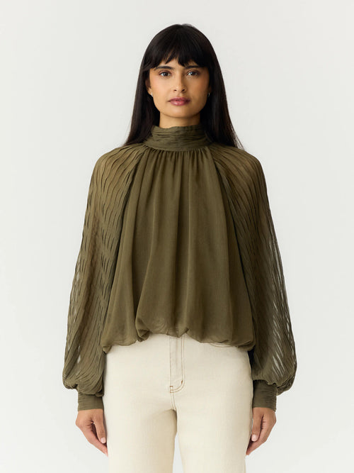 Blusa Plissada de Gola Alta e Mangas Balão