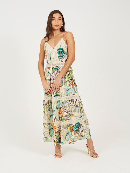Vestido comprido floral com detalhes em croché