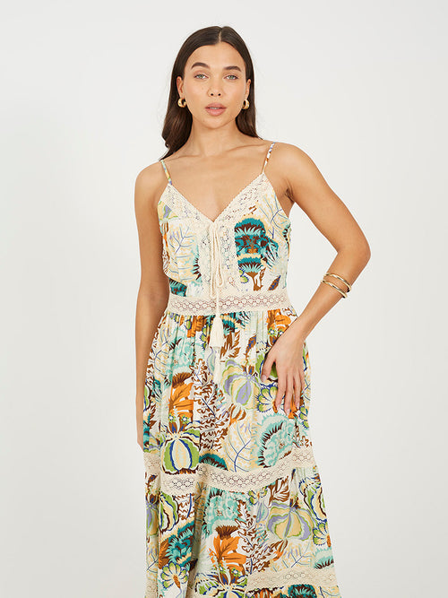 Vestido comprido floral com detalhes em croché