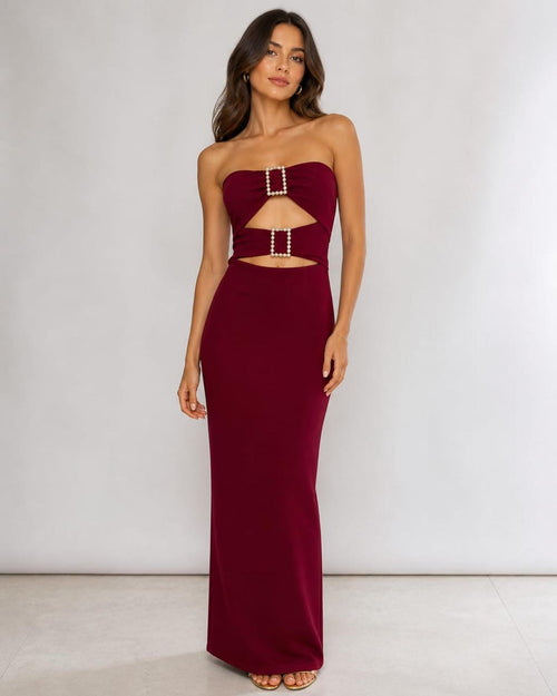 Vestido comprido cai-cai com recortes e fivela de brilhantes