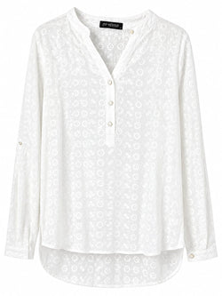 Blusa camiseira branca em algodão com bordado perfurado