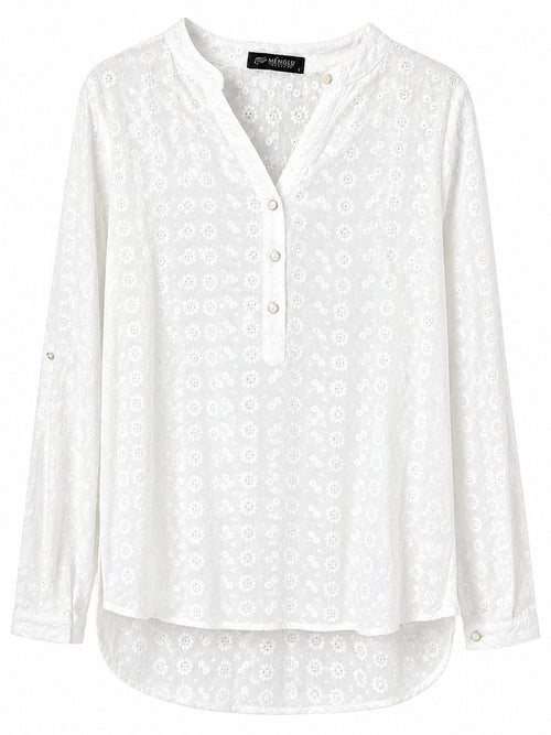 Blusa camiseira branca em algodão com bordado perfurado