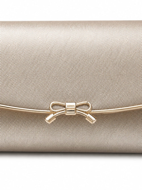 Clutch Estruturada com Fecho Twist e Corrente