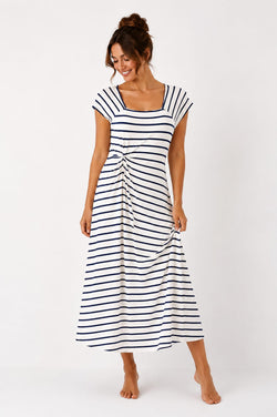 Vestido comprido listrado estilo náutico