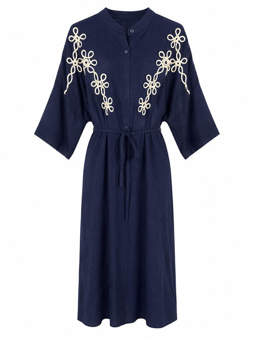Vestido Midi Bordado com Cinto Azul Escuro - Frente