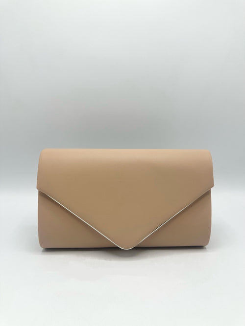 Clutch Estruturada com Aba e Corrente