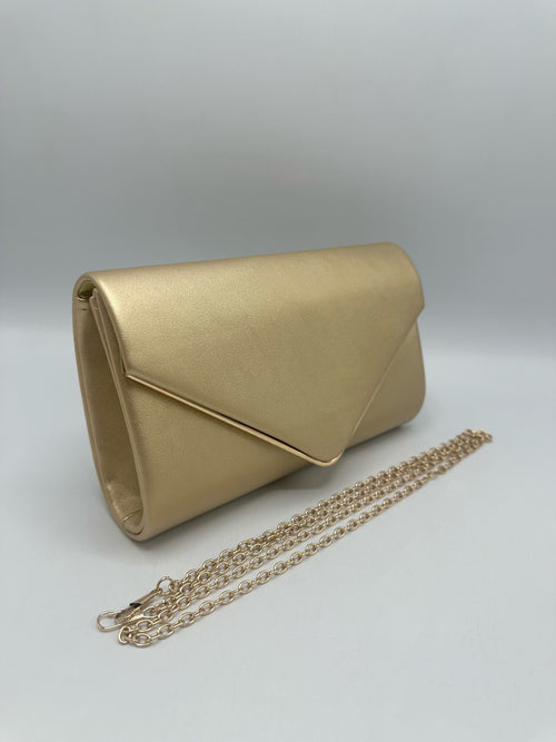 Clutch Estruturada com Aba e Corrente