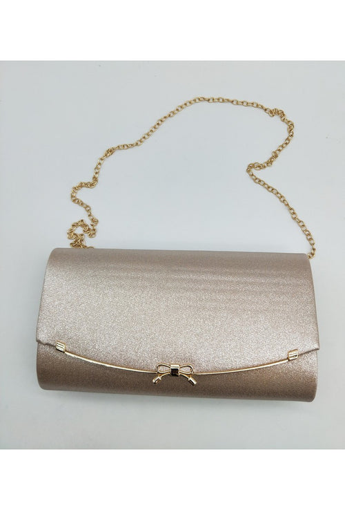 Clutch Estruturada com Fecho Twist e Corrente