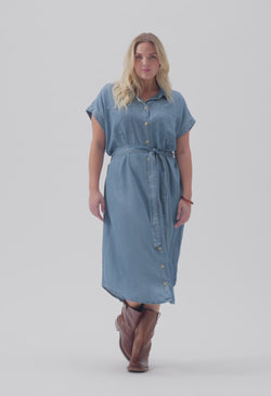 Vestido midi em ganga