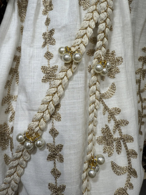 Vestido Bordado Dourado Miss Sara Branco lateral